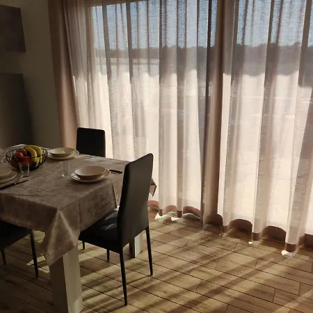 Holiday La Perla Apartman *